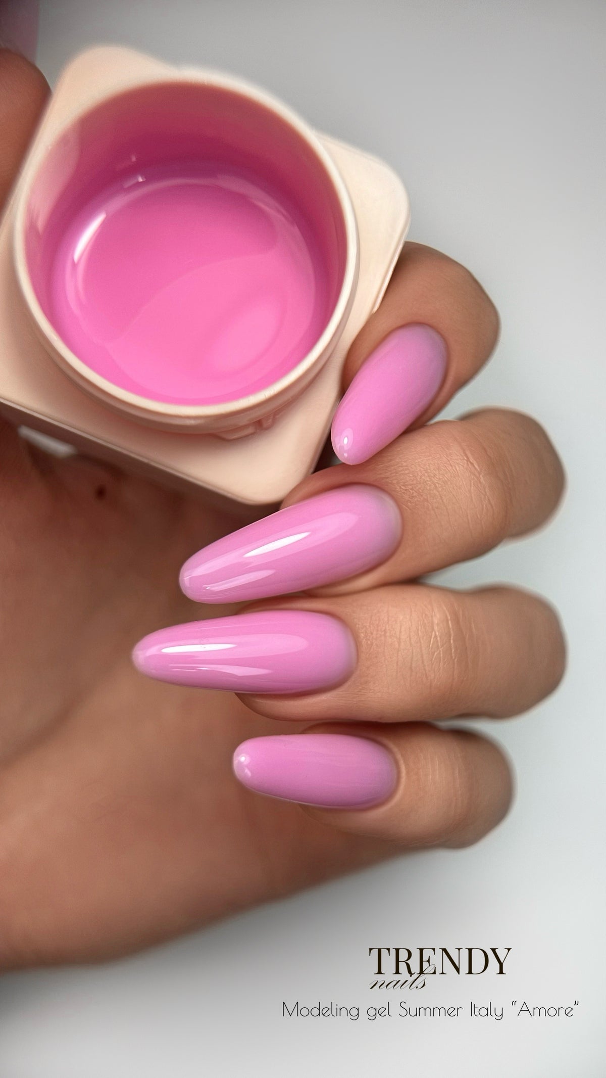 Гелевая модельная самовыравнивающаяся «Amore» от Trendy Nails (15/30 мл)