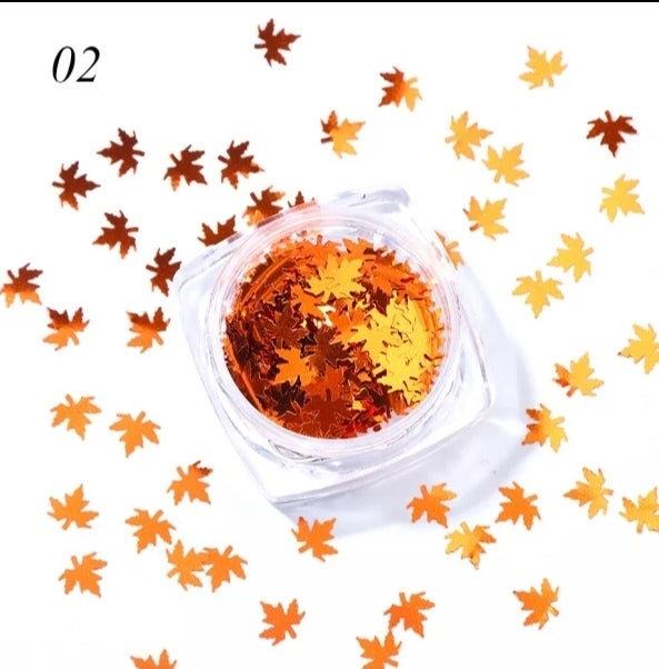 Nail art maple leaves autumn motif orange