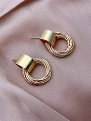 Earrings (fashion jewelry) in gold