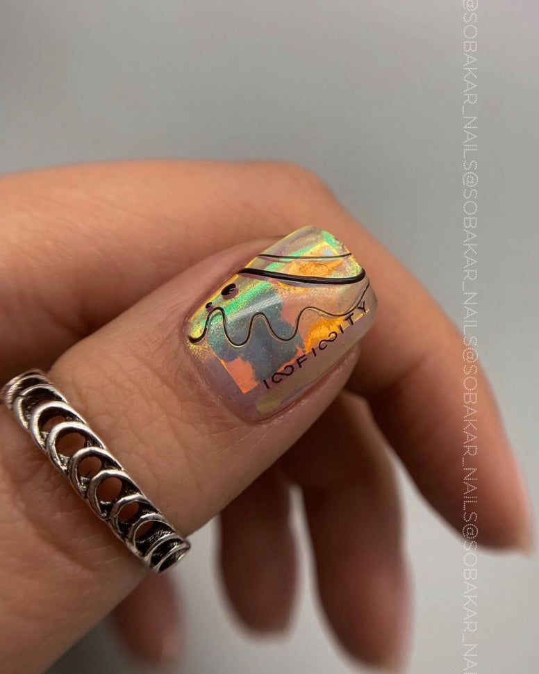 Folia di trasferimento con effetto 'vetro frantumato' in diverse colorazioni di ZOO Nail