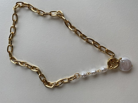 Stylische Kette (Modeschmuck) in gold