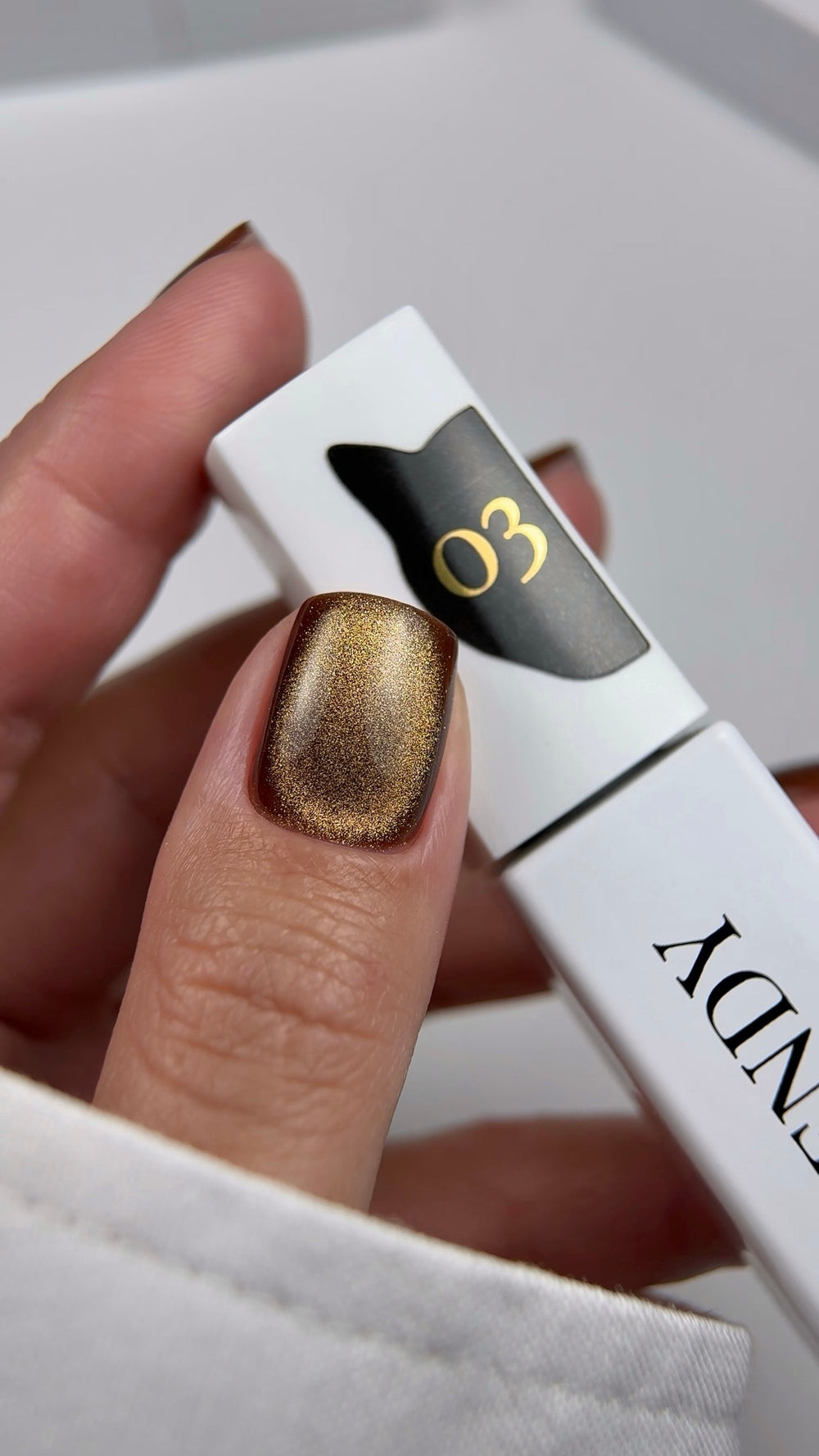 Cat Eye Gel Polish "Color 3" 8ml von Trendynails