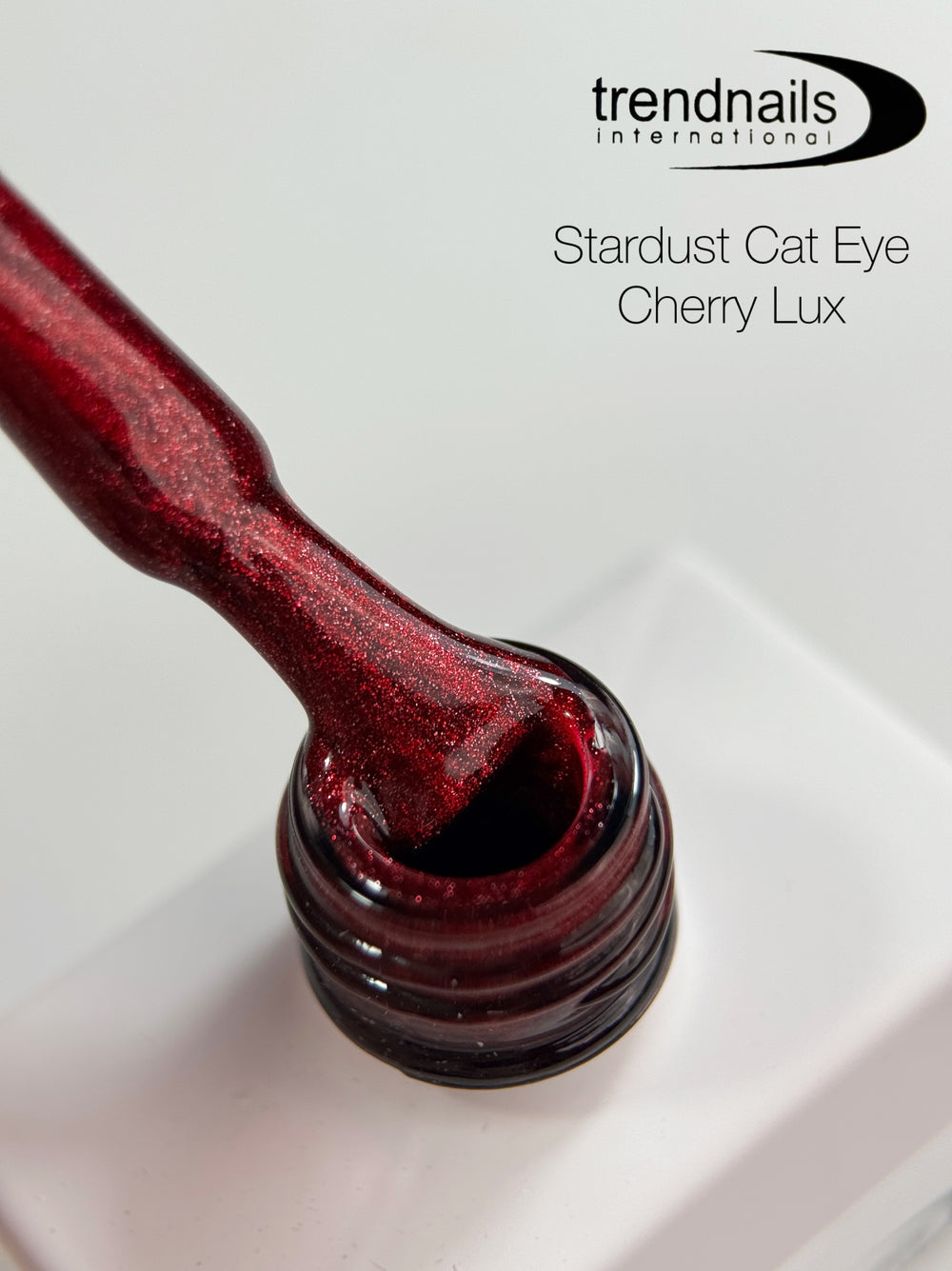 Stardust Cat Eye Gel Polish CHERRY LUX 12ml von Trendnails